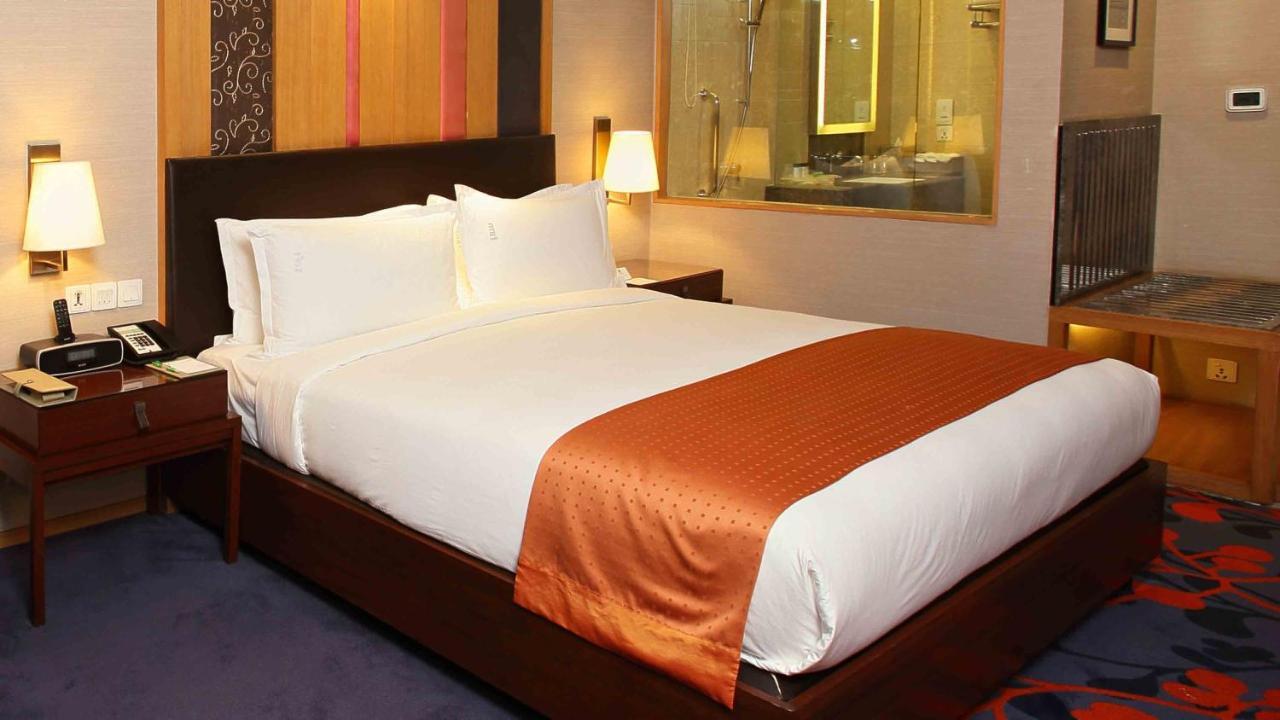 Holiday Inn New Delhi Mayur Vihar Noida, An Ihg Hotel Exterior photo